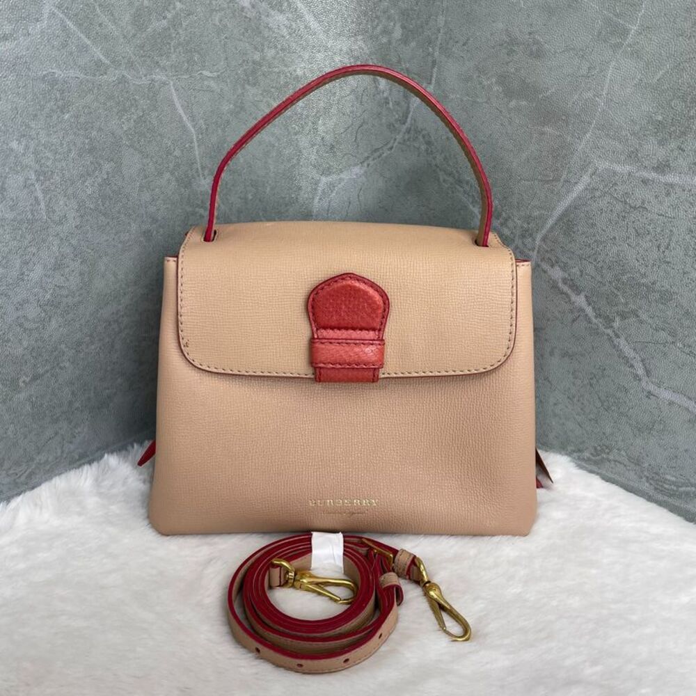 Burberry Women Pre-Loved Bag Very Good Condition